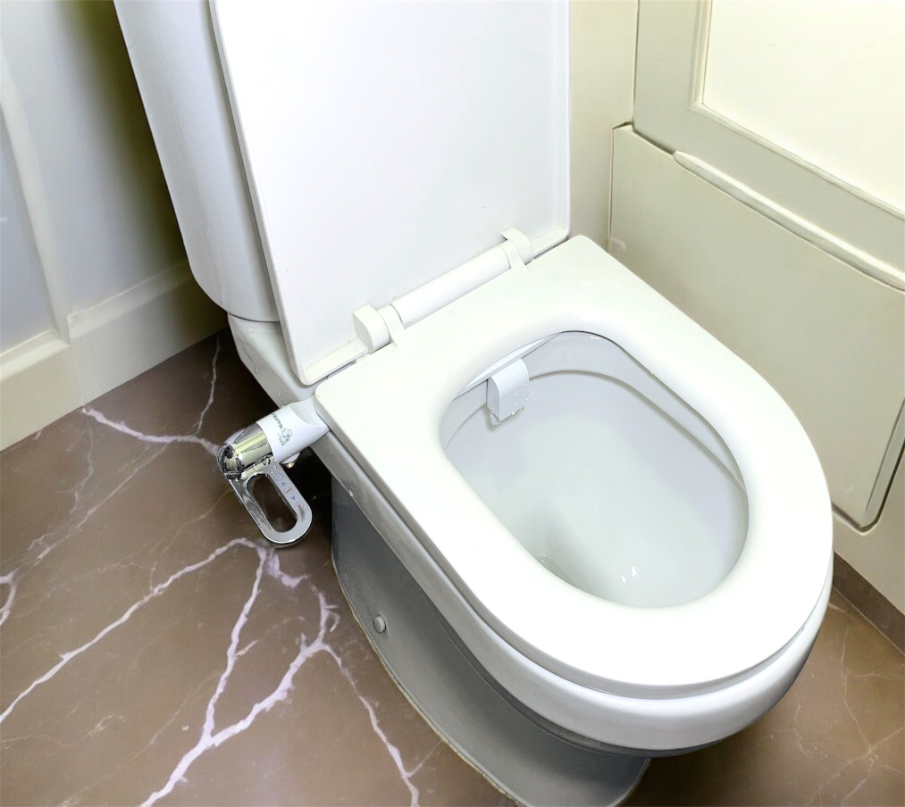 Basic non electric bidet toilet seat attachment