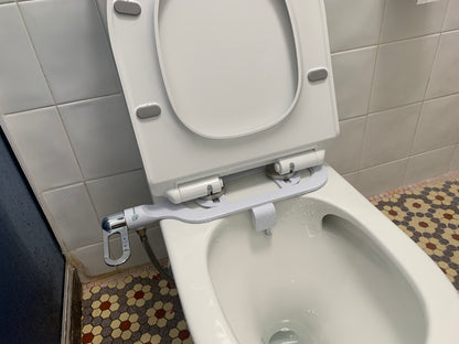 Basic non electric bidet toilet seat attachment